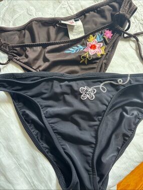 Roxy Brown & Black Embroidered Bikini Bottoms - Two-Pack